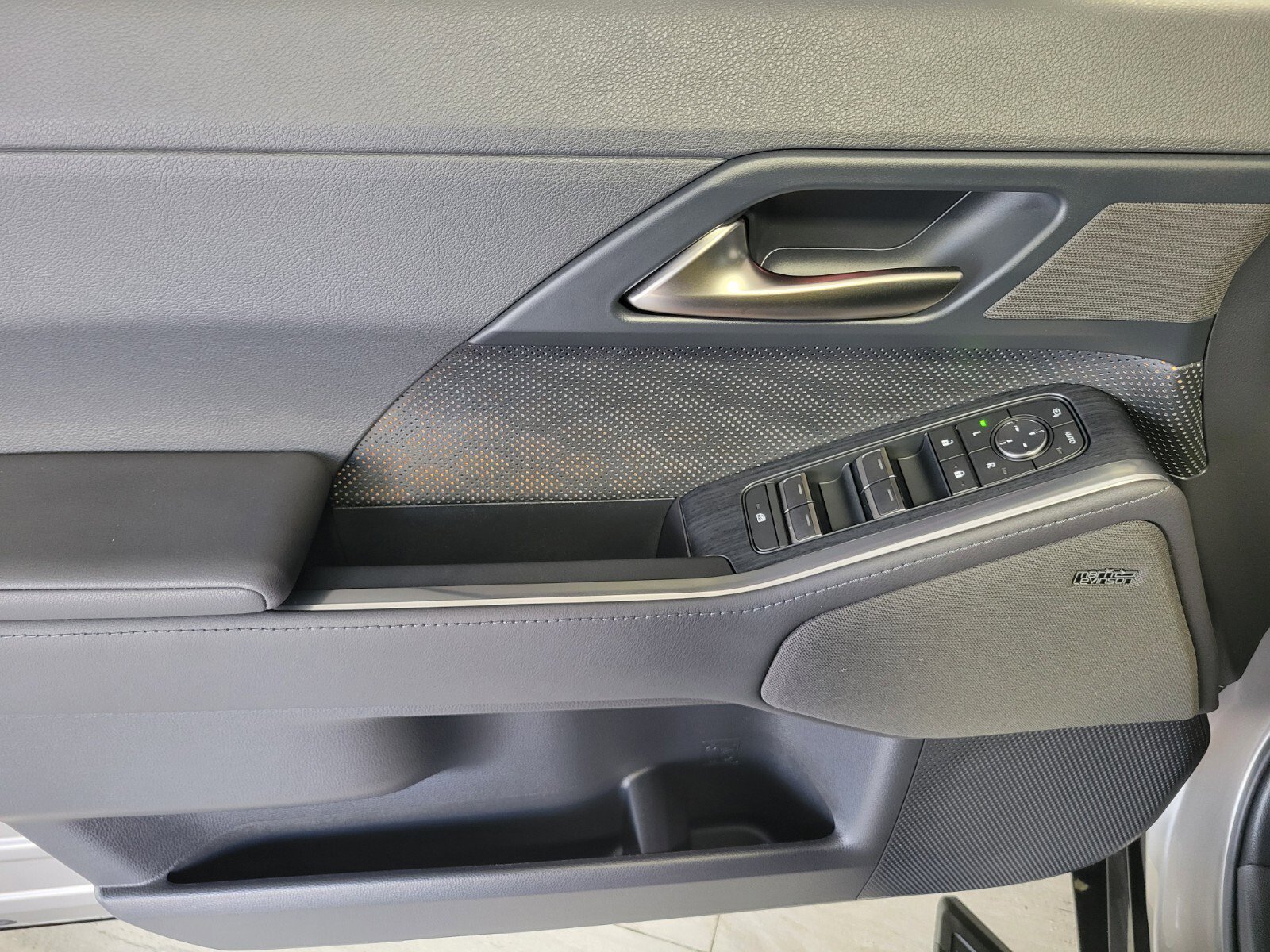 Used 2024 Lexus GX 550 w/ Accessory Package (31) image 19