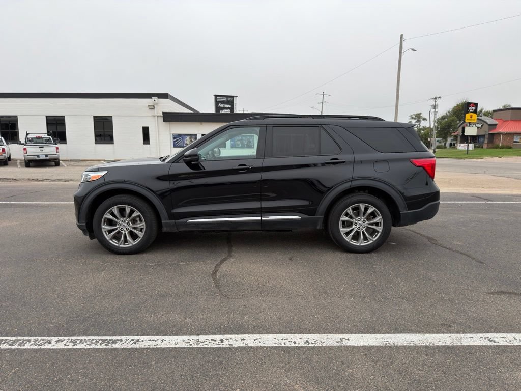 Used 2023 Ford Explorer XLT w/ Equipment Group 202A AWD/4WD image 7