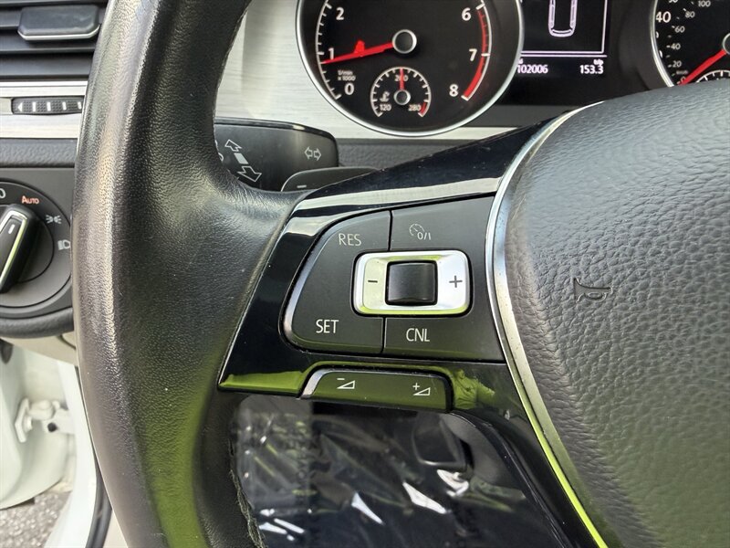 Used 2017 Volkswagen Golf SE FWD image 27