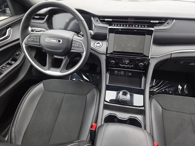 Used 2024 Jeep Grand Cherokee Altitude AWD/4WD image 30