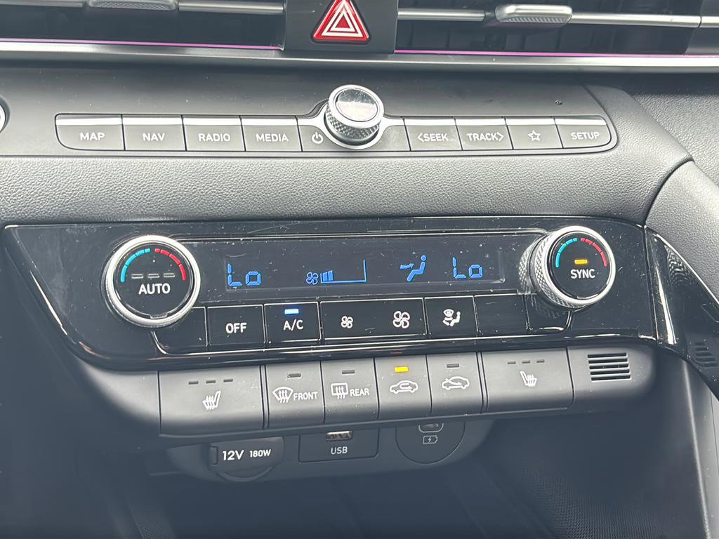 Certified 2025 Hyundai Elantra Limited image 33