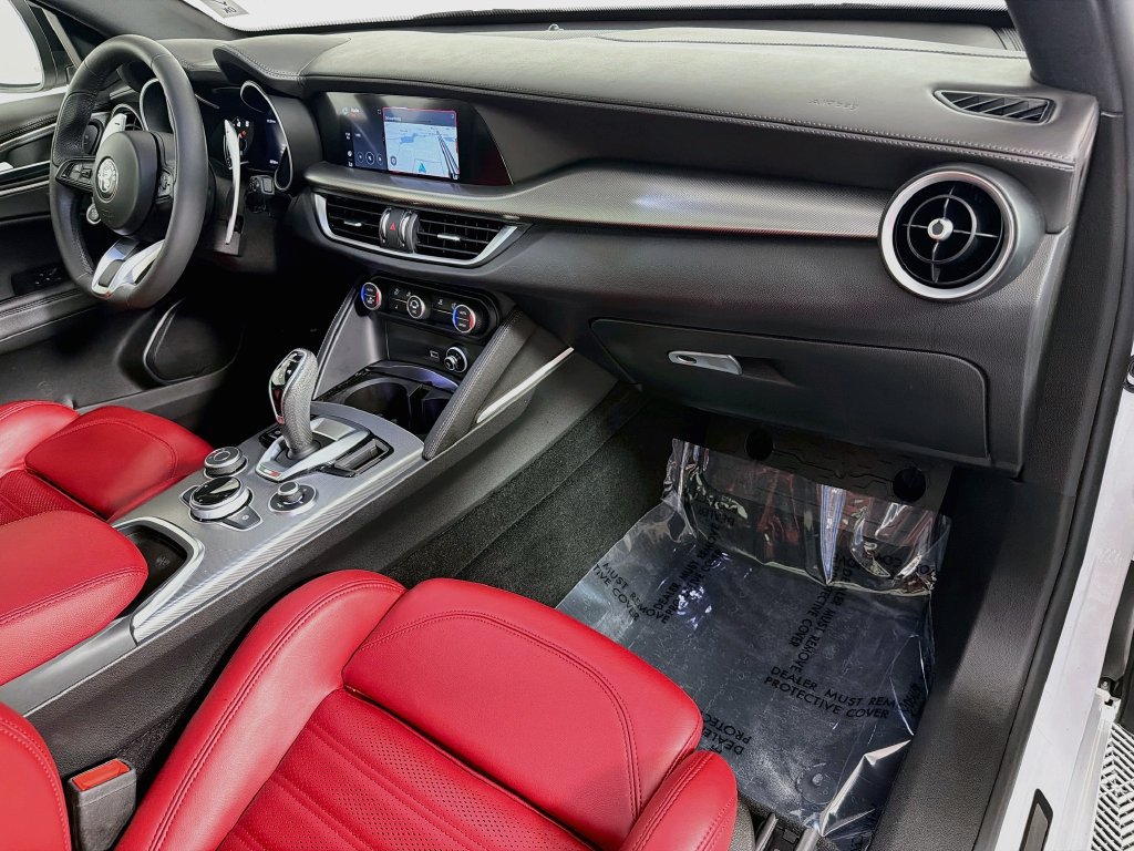 Used 2022 Alfa Romeo Stelvio Veloce AWD/4WD image 31