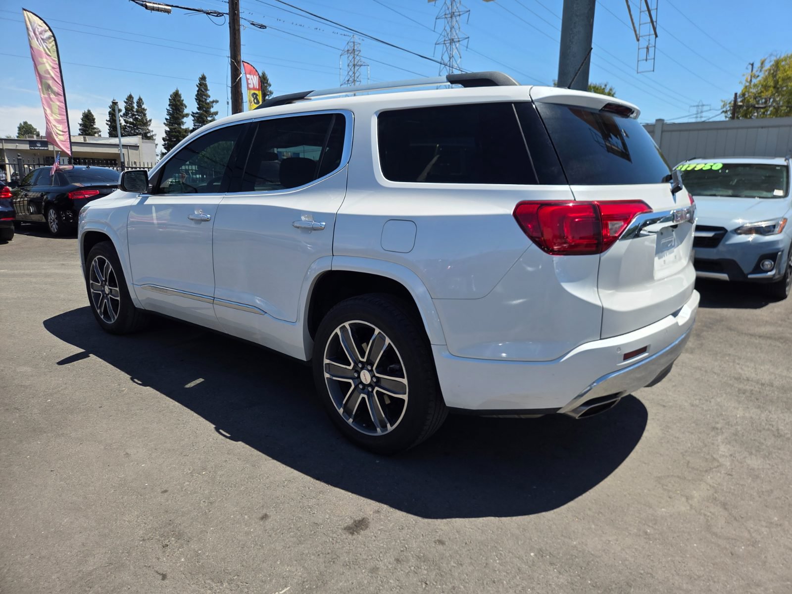 Used 2018 GMC Acadia Denali w/ Technology Package AWD/4WD image 2