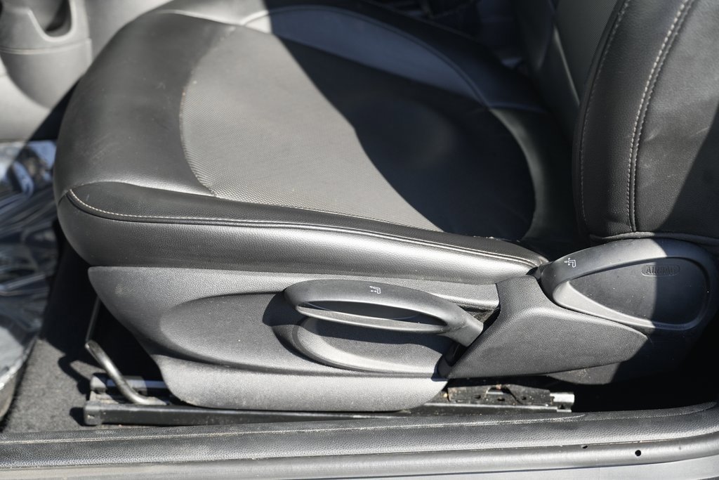 Used 2014 MINI Cooper 2-Door Hardtop image 26