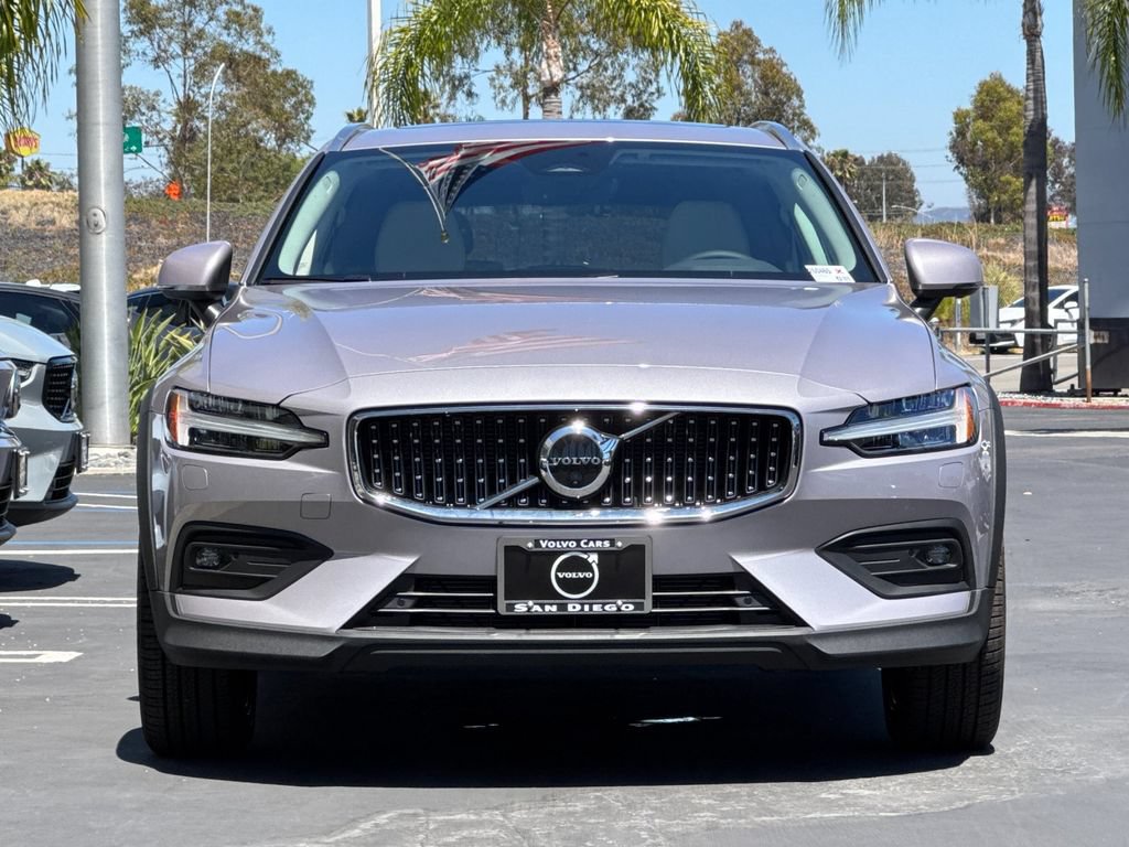 New 2026 Volvo V60 B5 Cross Country Plus w/ Climate Package AWD/4WD image 8