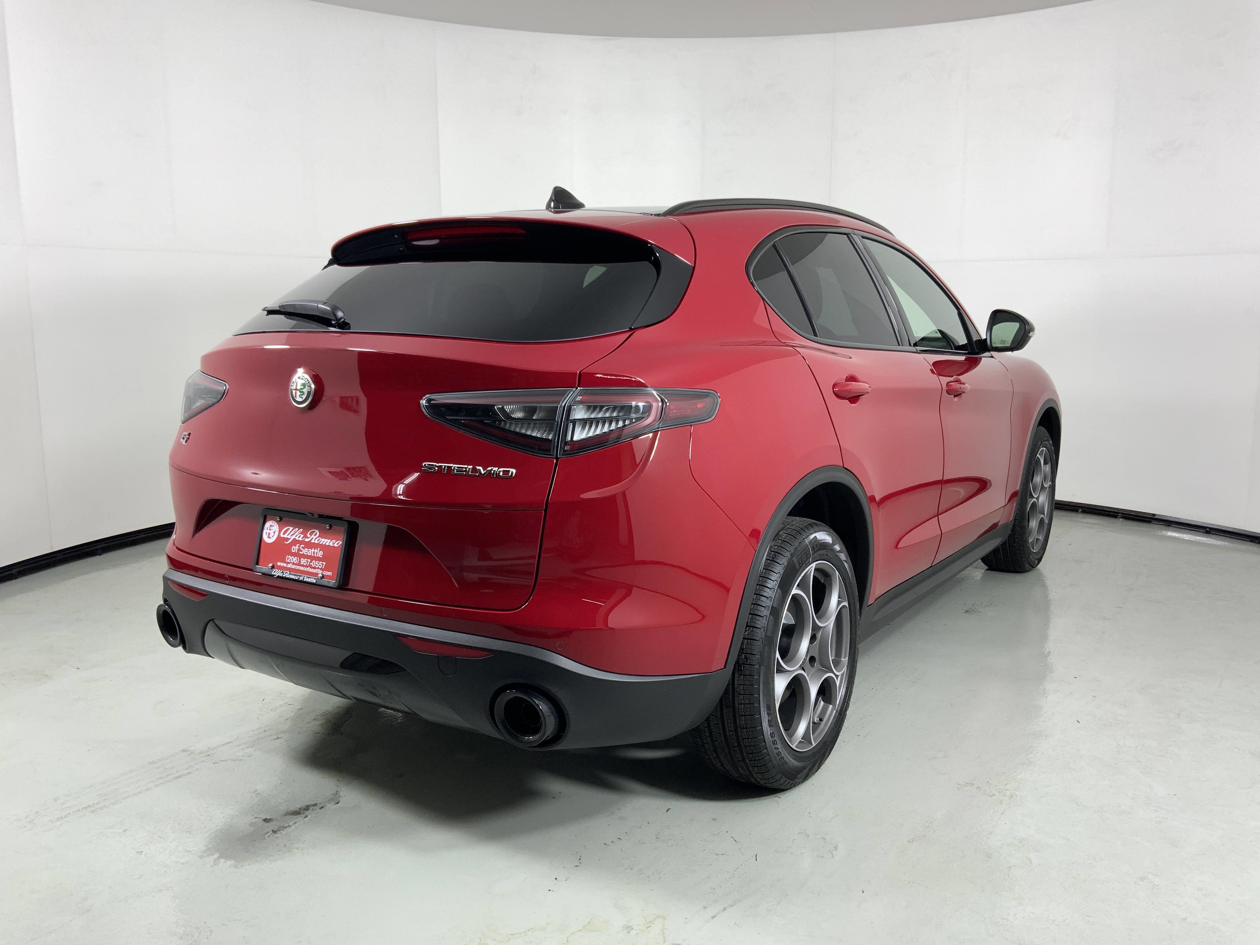 New 2025 Alfa Romeo Stelvio Sprint w/ Convenience Package image 2