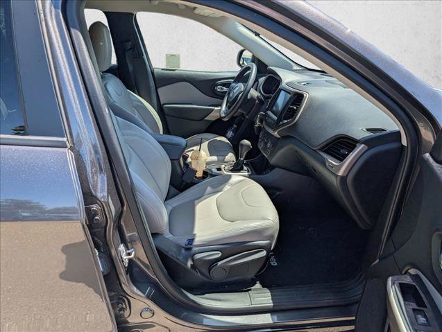 Used 2018 Jeep Cherokee Latitude FWD image 19
