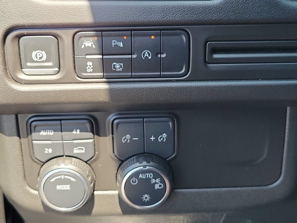 Used 2024 Chevrolet Suburban RST w/ Luxury Package AWD/4WD image 16
