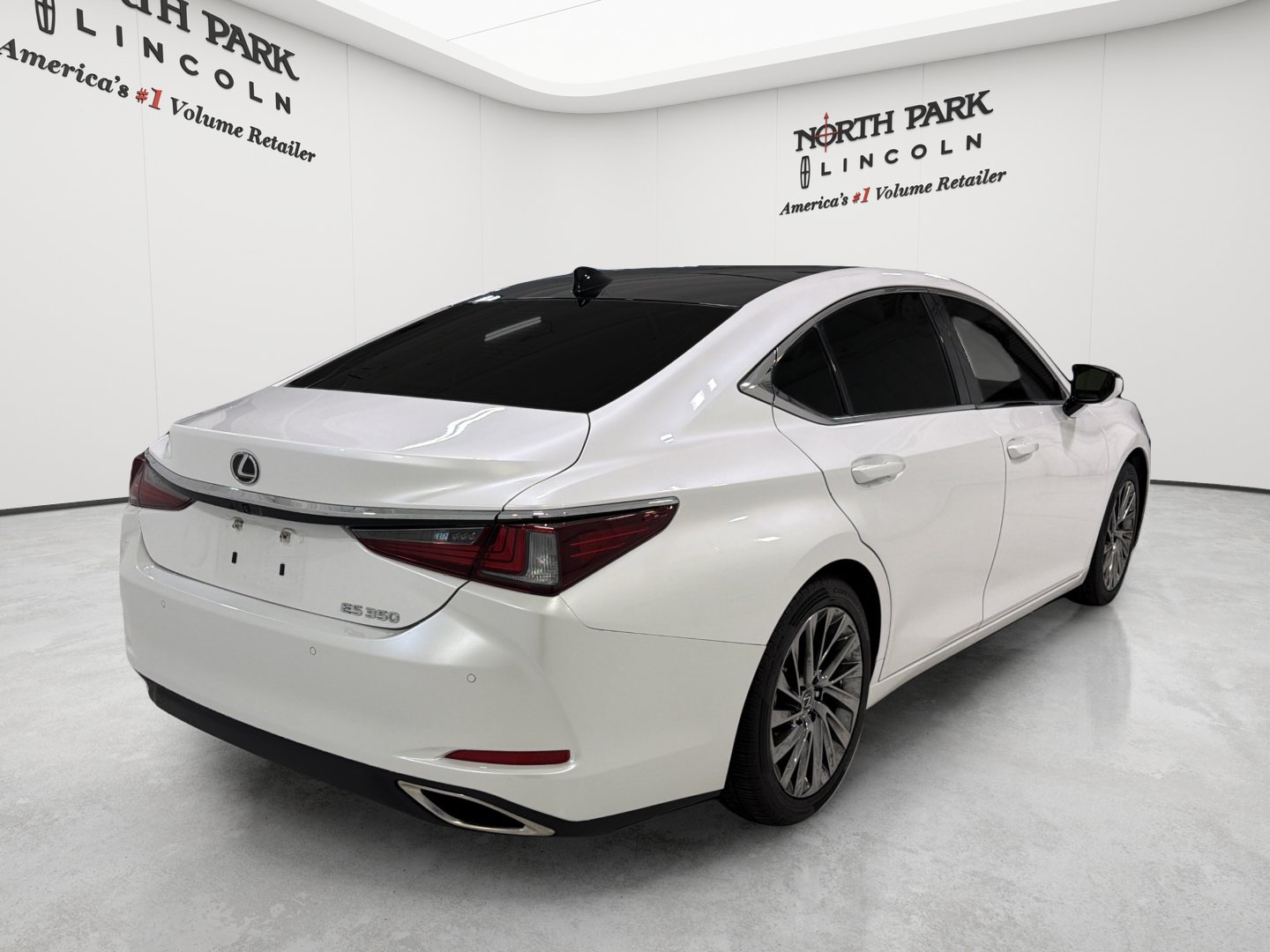 Used 2025 Lexus ES 350 Ultra Luxury w/ Accessory Package (Z2) FWD image 5