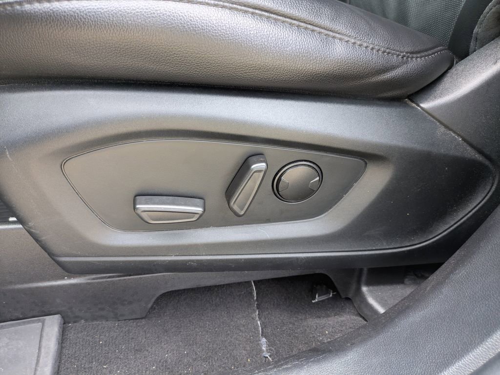 Used 2022 Ford Explorer Limited w/ Equipment Group 301A image 8