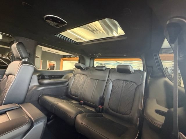 New 2026 Jeep Grand Wagoneer Summit AWD/4WD image 33