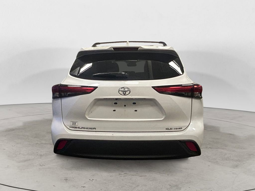 Used 2020 Toyota Highlander XLE AWD/4WD image 4