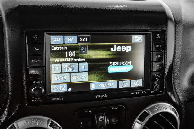 Used 2015 Jeep Wrangler Unlimited Sahara w/ Connectivity Group image 23