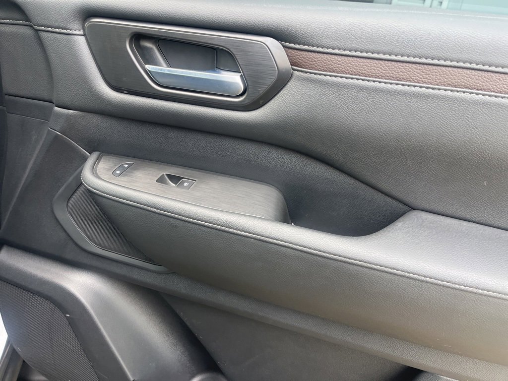 Used 2025 Nissan Armada SL image 22