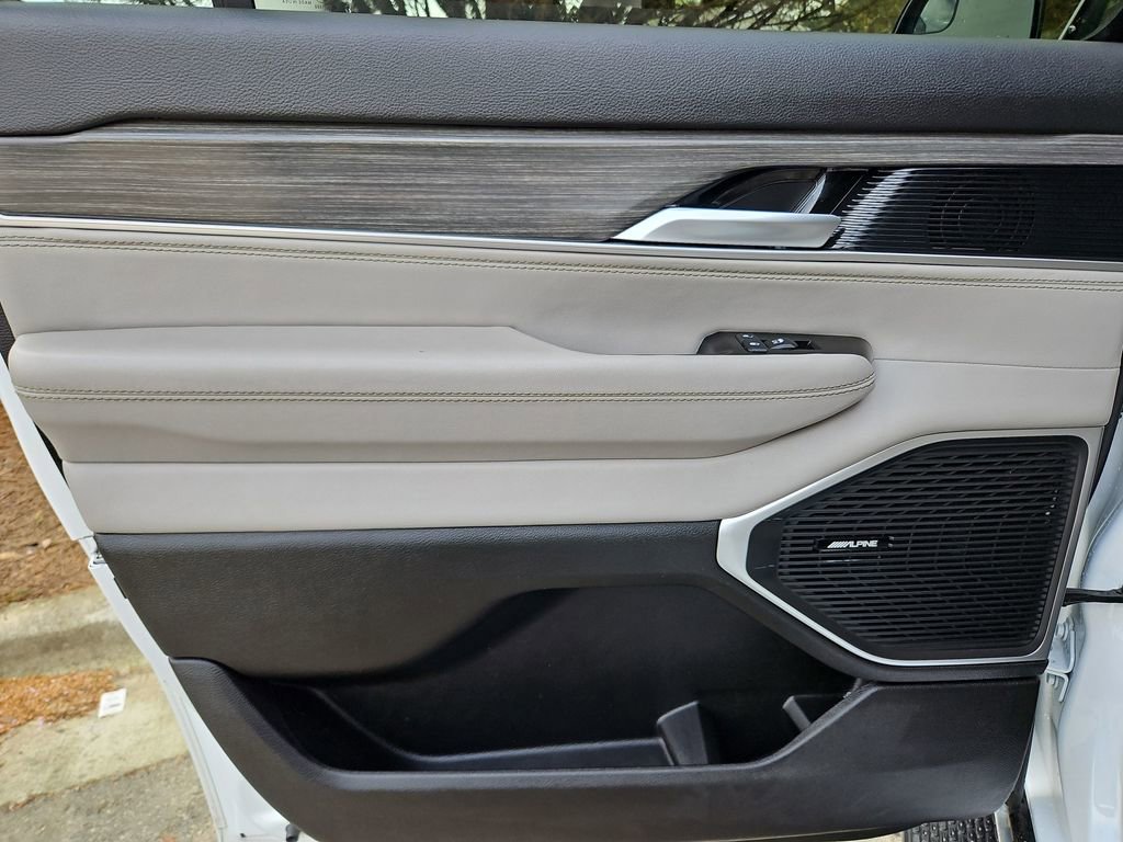 Used 2024 Jeep Wagoneer L Series II image 33