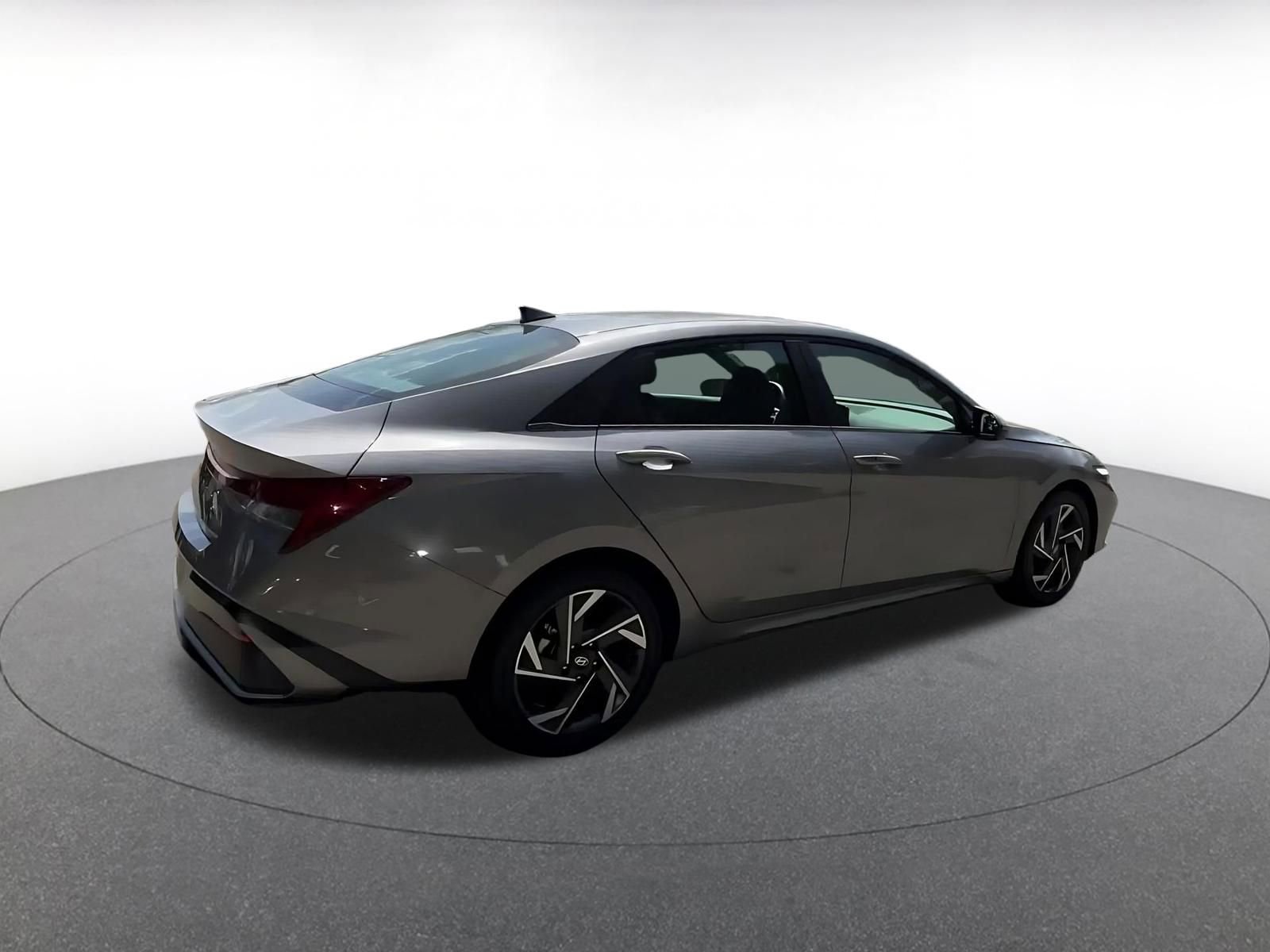 Used 2025 Hyundai Elantra SEL FWD image 15
