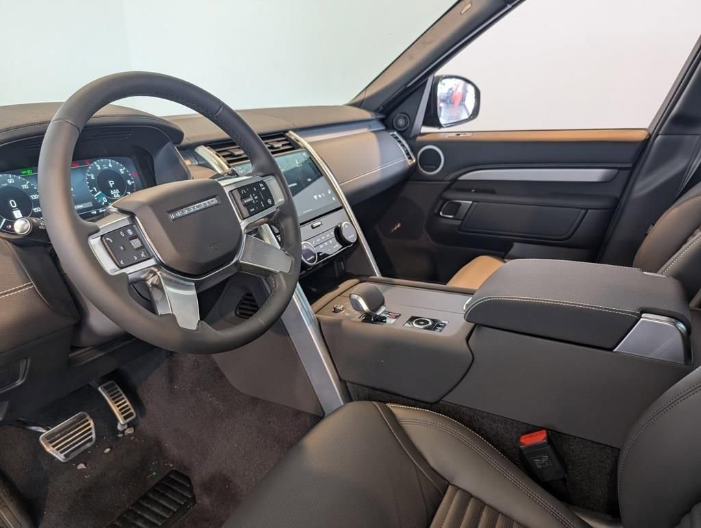 New 2026 Land Rover Discovery Limited Edition image 12