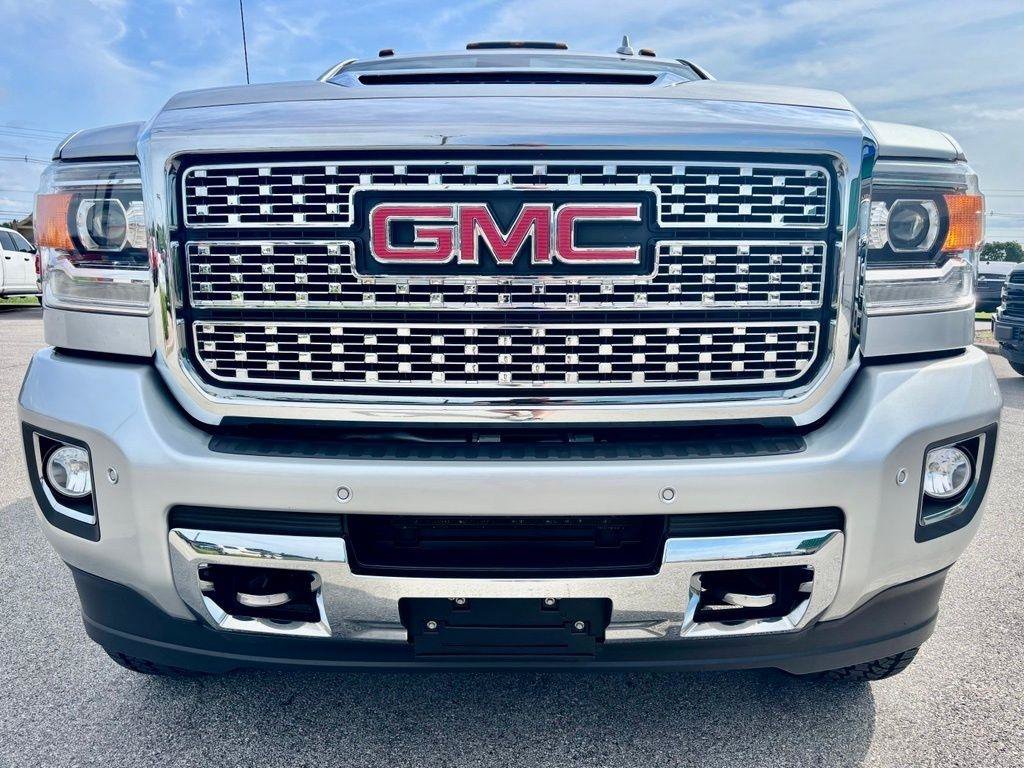 Used 2019 GMC Sierra 2500 Denali w/ Duramax Plus Package AWD/4WD image 8