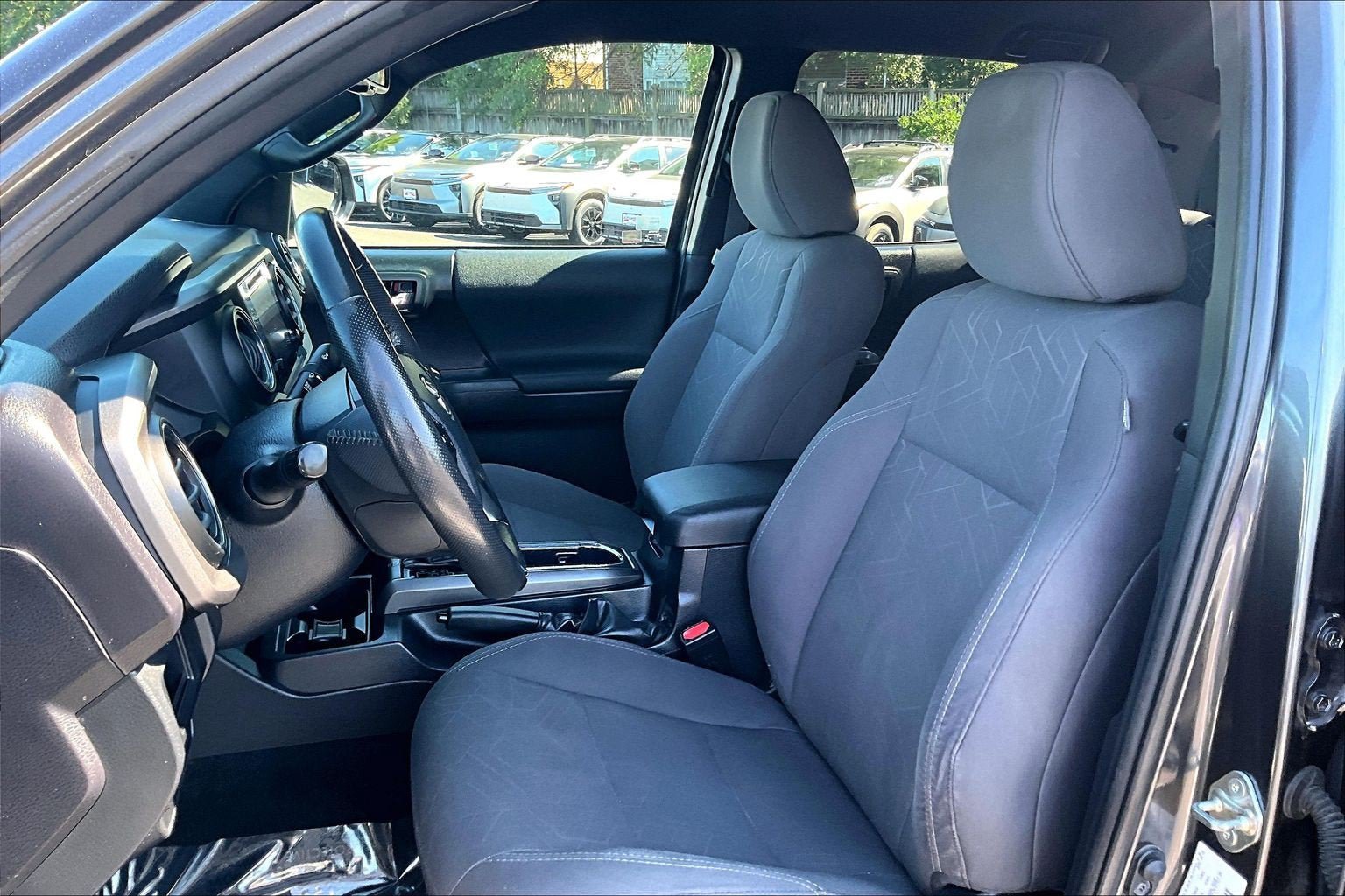 Used 2018 Toyota Tacoma TRD Off-Road w/ Technology Package AWD/4WD image 22