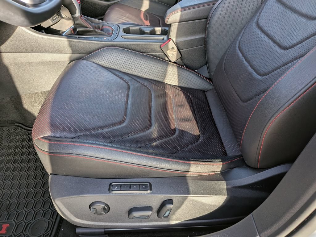 Certified 2022 Volkswagen Jetta GLI Autobahn w/ GLI Black Package FWD image 17