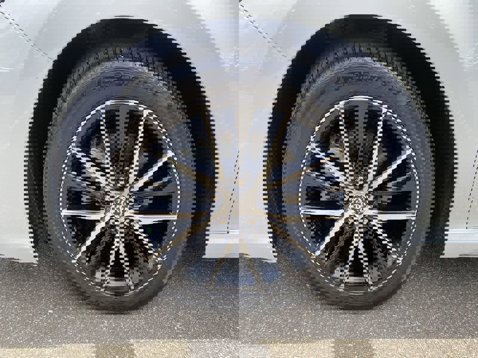 Used 2023 Toyota Camry SE w/ Cold Weather Package image 11