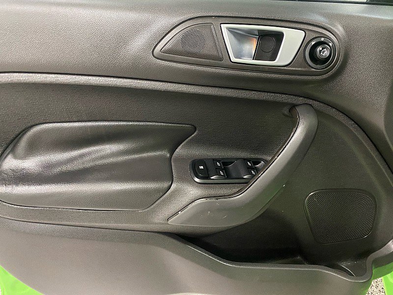 Used 2014 Ford Fiesta Titanium image 9