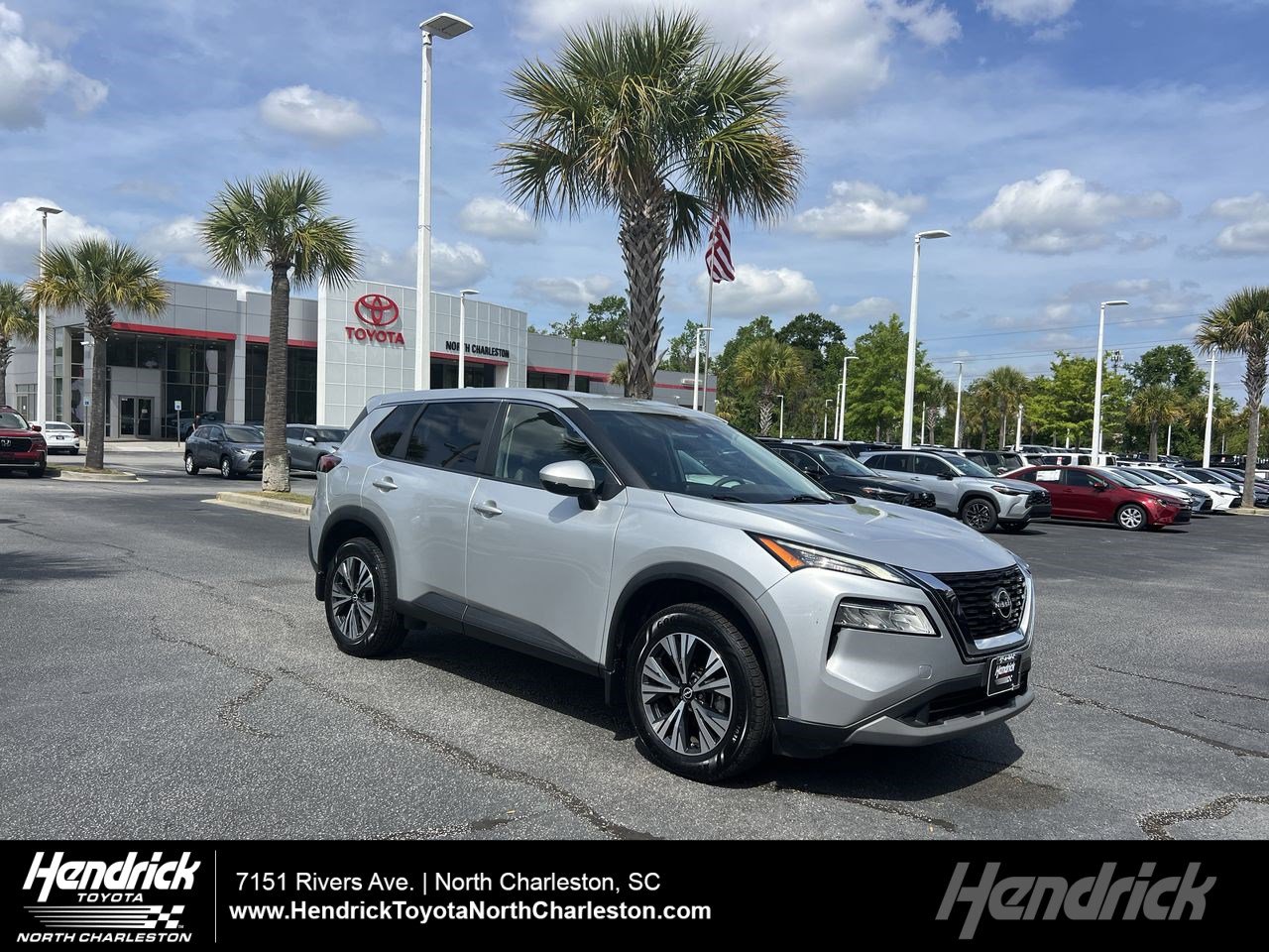 Used 2022 Nissan Rogue SV FWD image 1