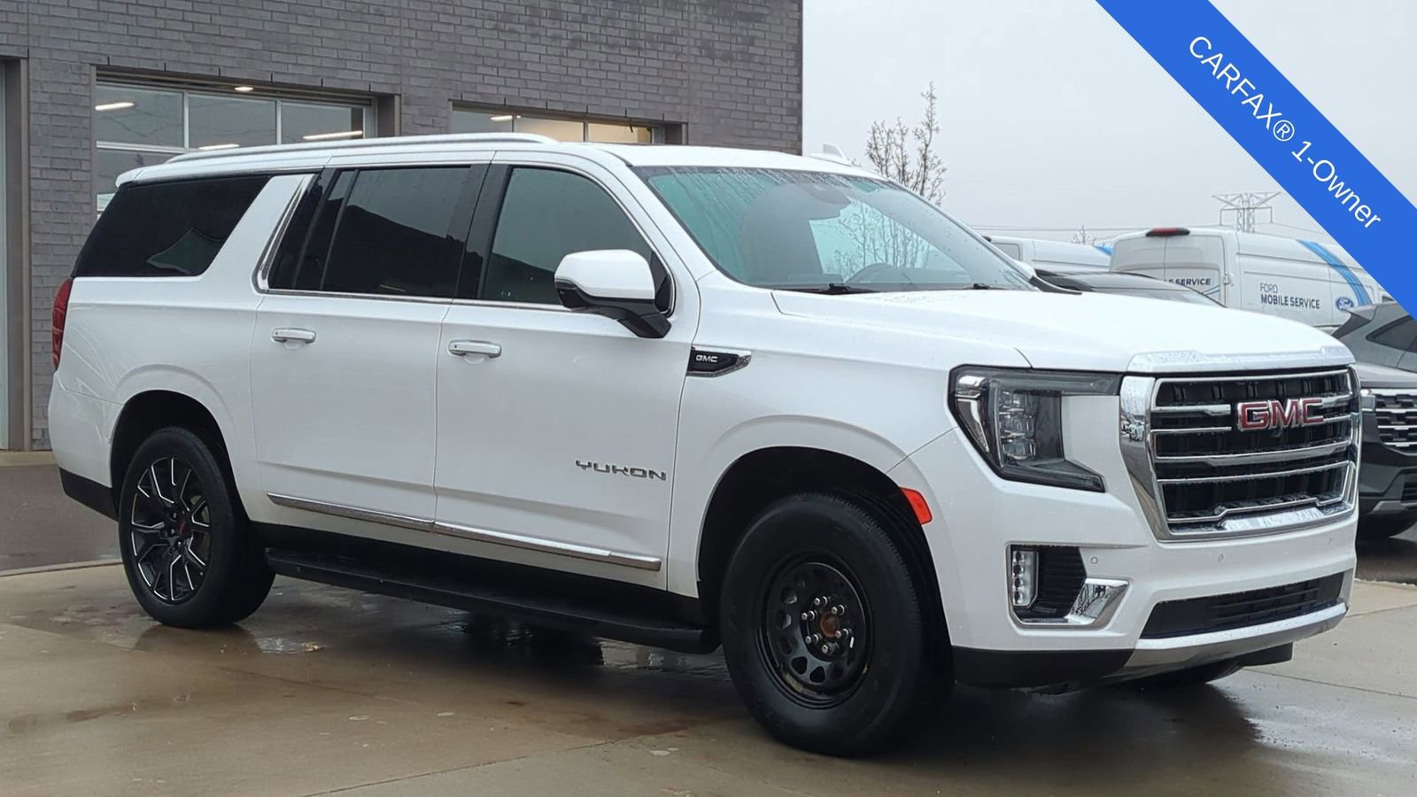 Used 2023 GMC Yukon XL SLT w/ SLT Premium Package image 9