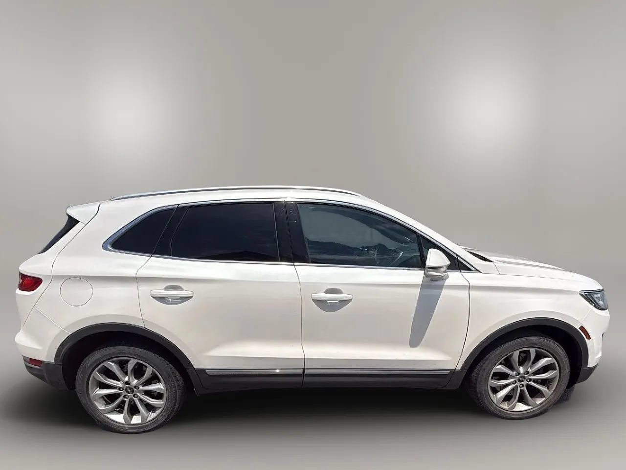 Used 2018 Lincoln MKC Select w/ Select Plus Package AWD/4WD image 6