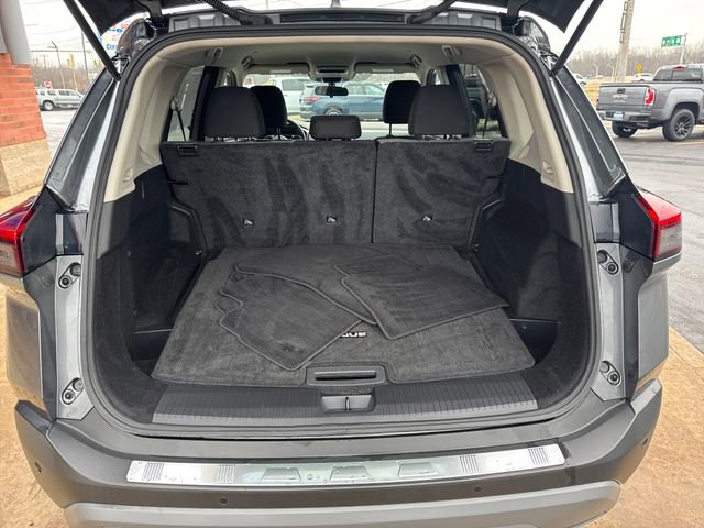 Used 2023 Nissan Rogue SV image 14