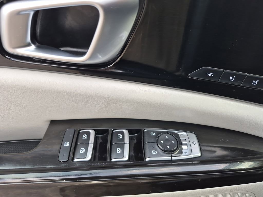 Certified 2023 Kia Carnival SX image 8