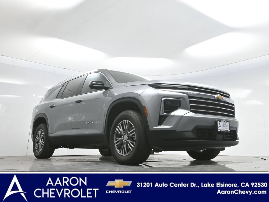 Used 2025 Chevrolet Traverse LT AWD/4WD image 2