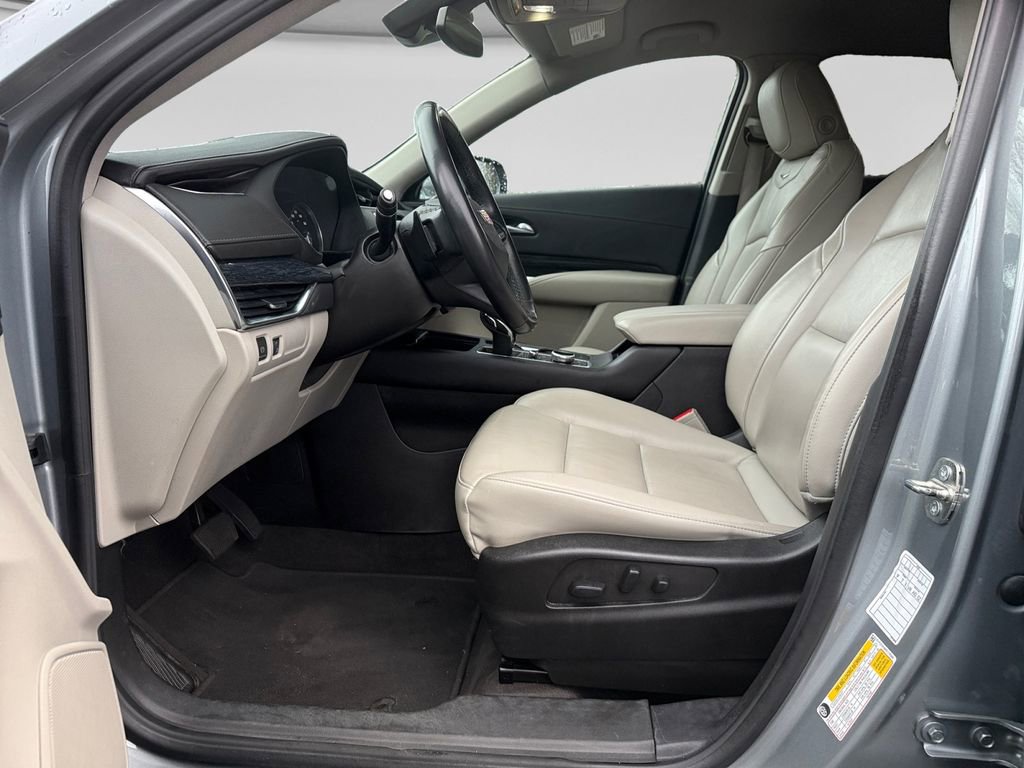 Used 2023 Cadillac XT4 Premium Luxury FWD image 10