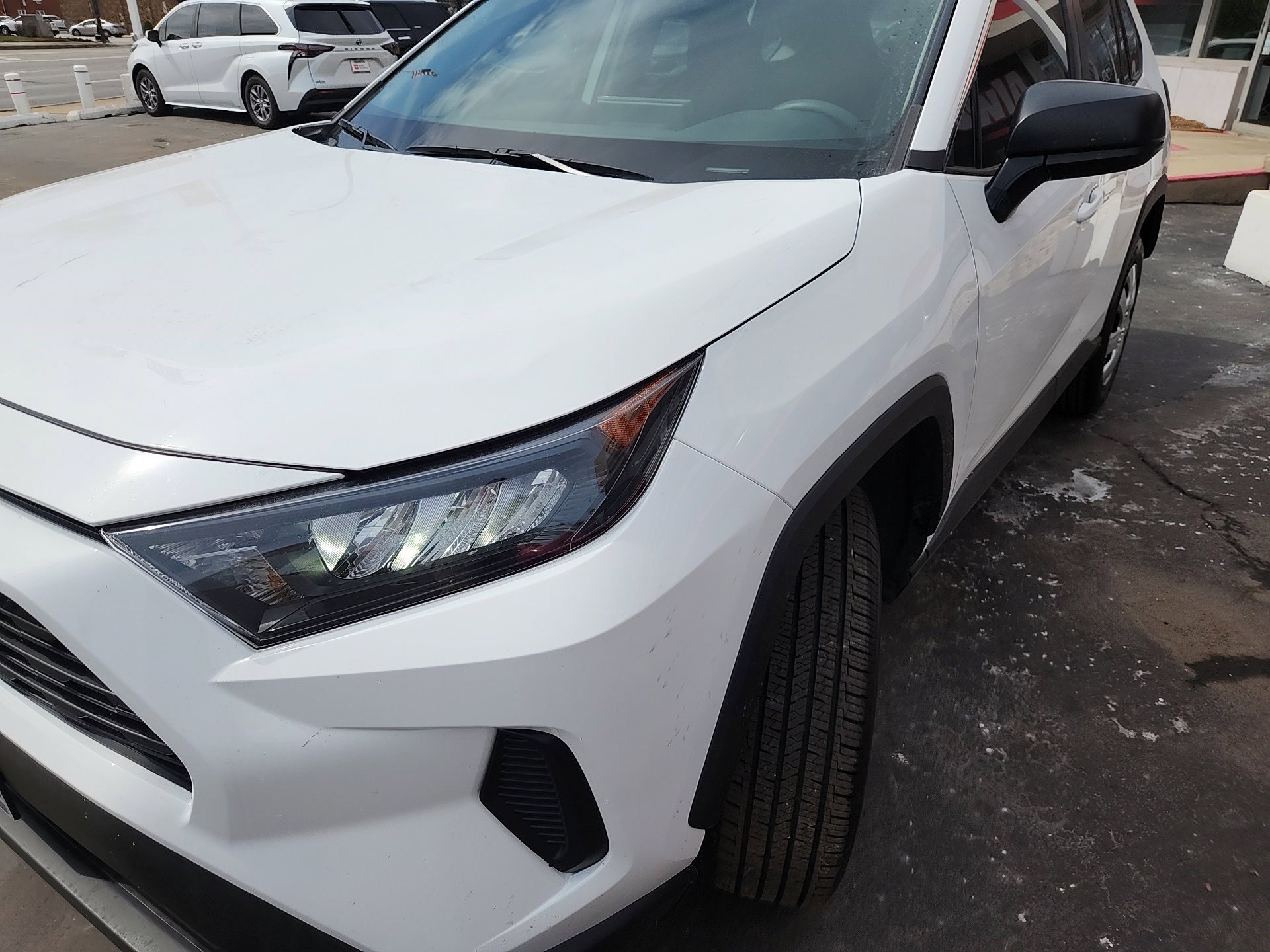 Used 2022 Toyota RAV4 LE image 9