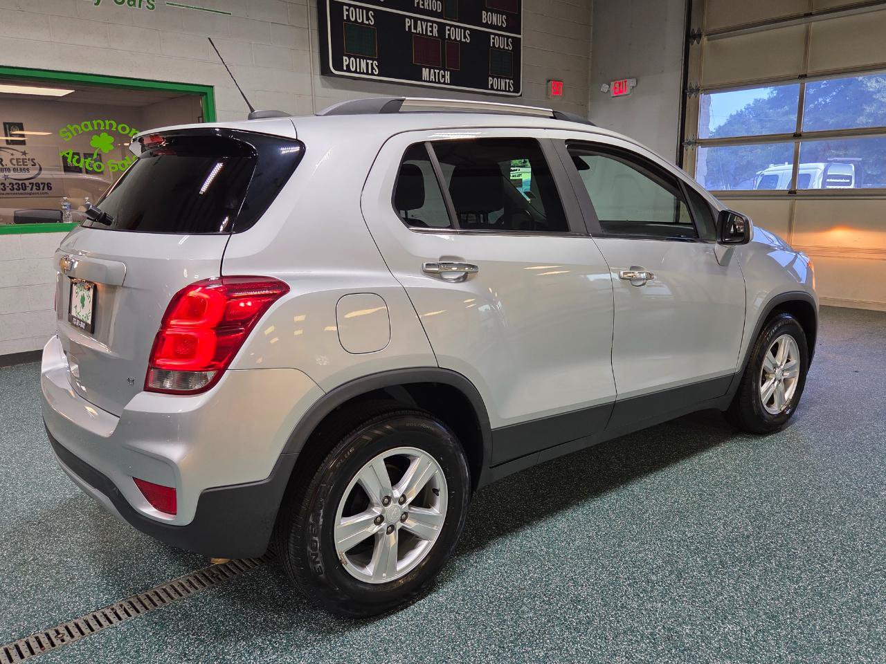 Used 2017 Chevrolet Trax LT w/ LT Convenience Package FWD image 6