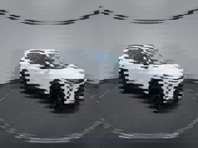 Used 2025 Chevrolet Trax ACTIV image 2