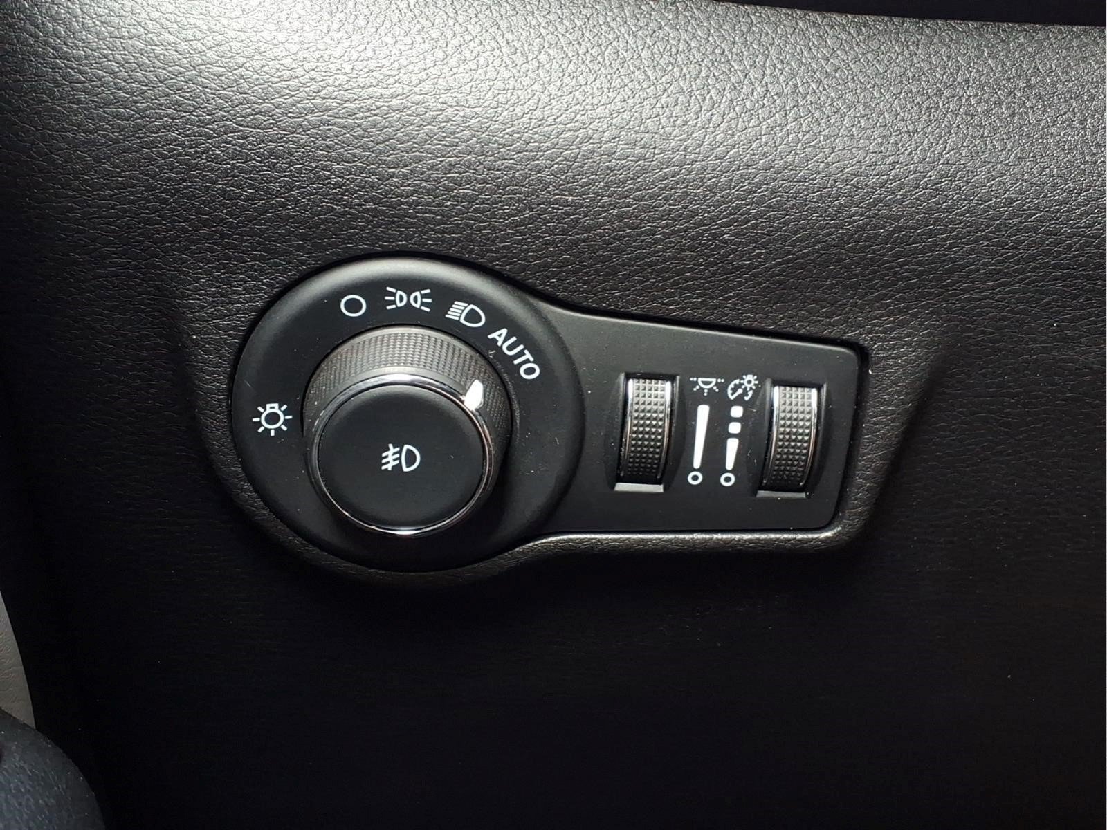 Used 2025 Jeep Compass Limited AWD/4WD image 19