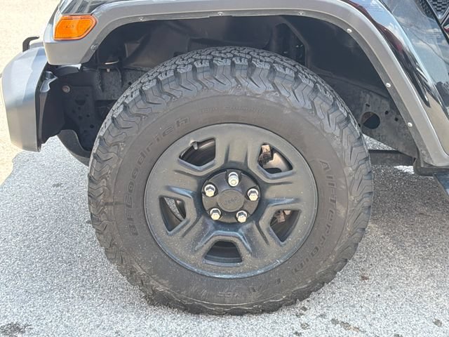Used 2021 Jeep Gladiator Sport AWD/4WD image 39