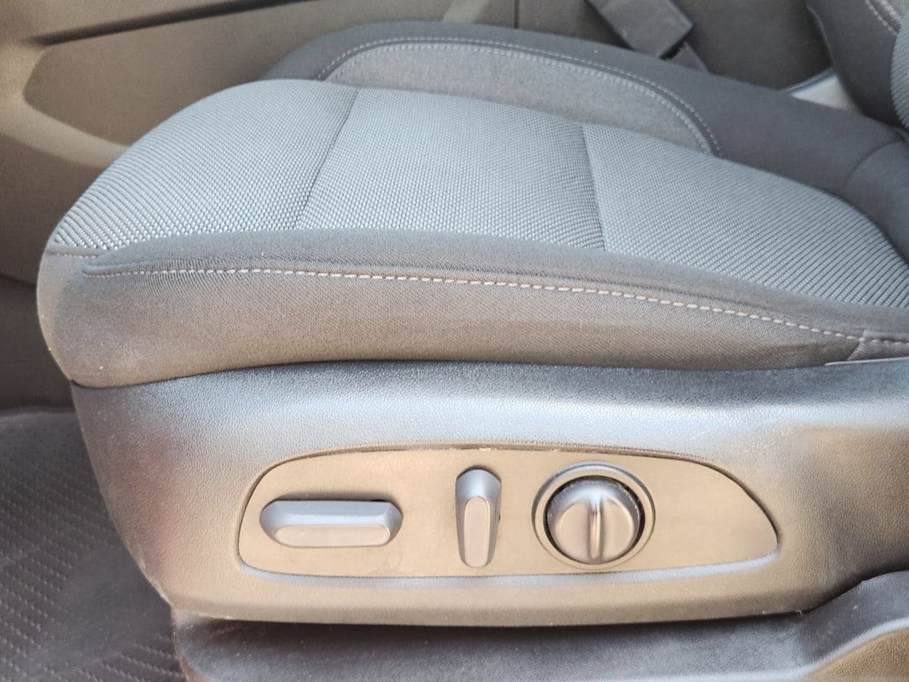 Used 2023 Chevrolet Traverse LT FWD image 22