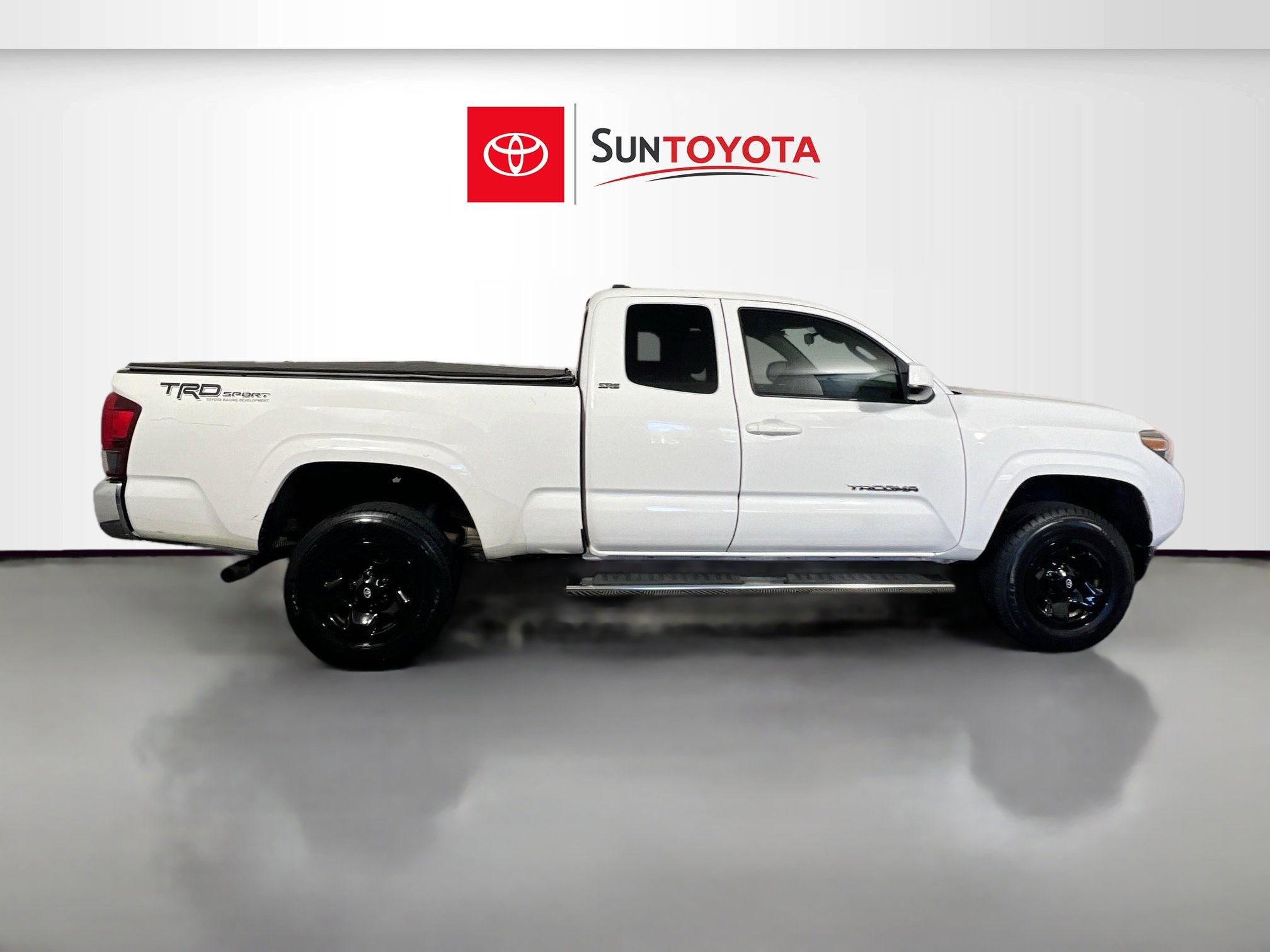 Used 2020 Toyota Tacoma SR5 RWD image 2