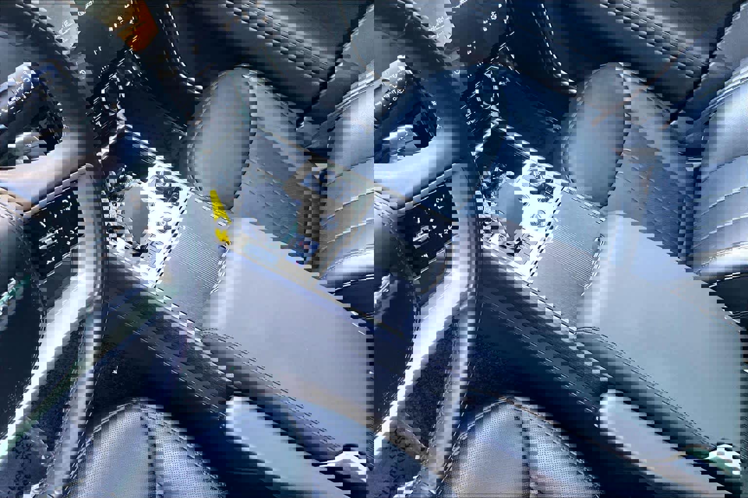 Used 2023 Land Rover Range Rover Long Wheelbase First Edition image 16