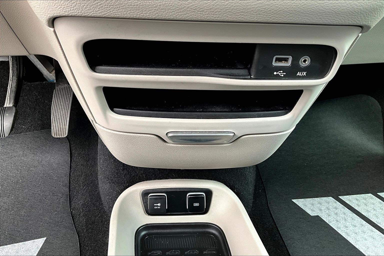 Used 2018 Chrysler Pacifica Touring-L image 17