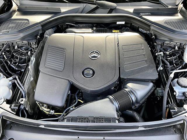 Used 2025 Mercedes-Benz GLC 300 4MATIC image 11