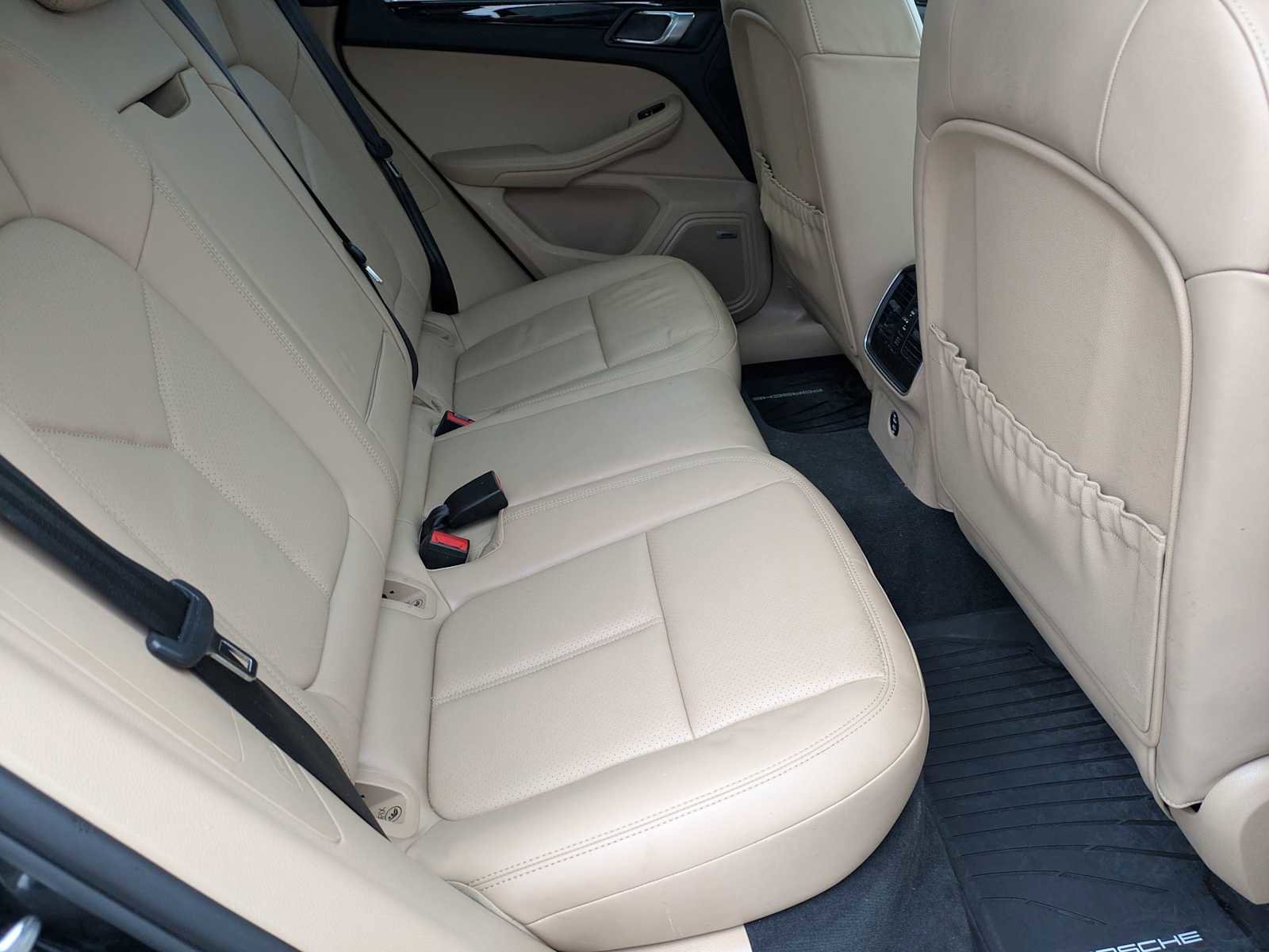 Used 2021 Porsche Macan image 16