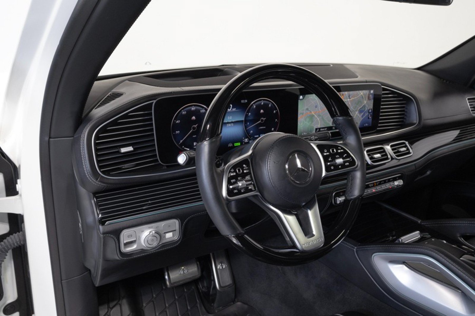 Used 2023 Mercedes-Benz Maybach GLS 600 4MATIC image 28