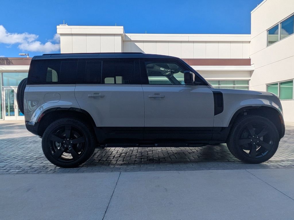 New 2026 Land Rover Defender 110 X-Dynamic SE image 3