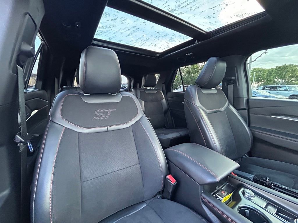 Used 2025 Ford Explorer ST image 31