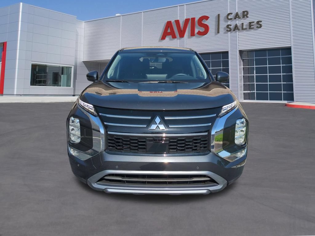 Used 2025 Mitsubishi Outlander SE AWD/4WD image 2