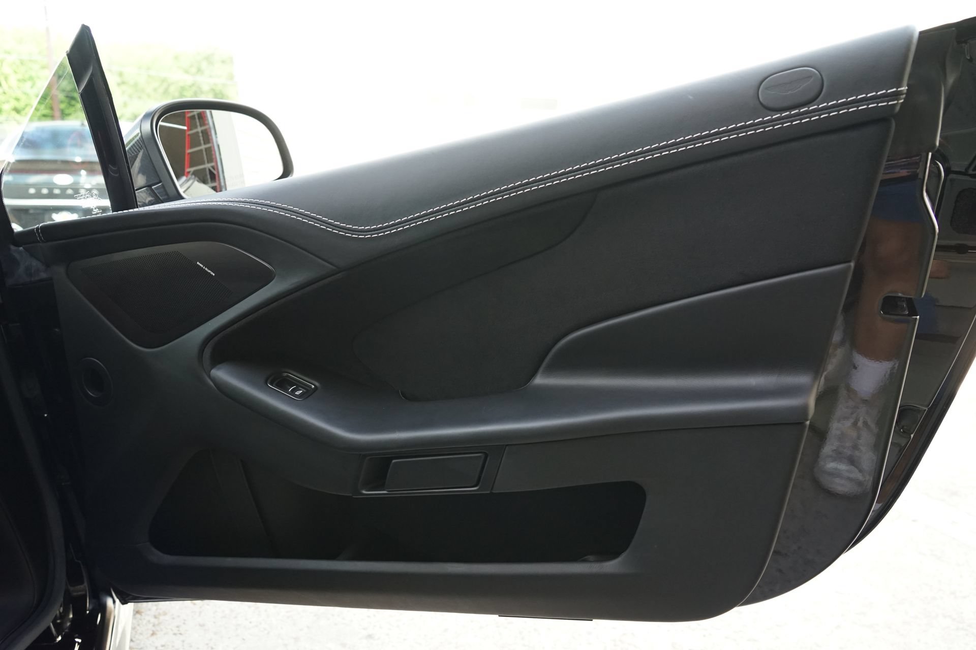 Used 2015 Aston Martin Vanquish Coupe RWD image 23
