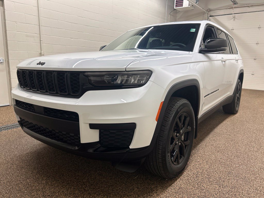 Used 2025 Jeep Grand Cherokee L Laredo AWD/4WD image 6